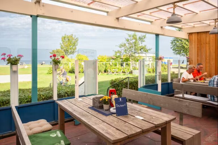 Rosenfelder Strand Ostsee Camping Restaurant mit Terrasse auf dem Campingplatz f2353a68 56c4 4476 a682 1933096befb4 768x512