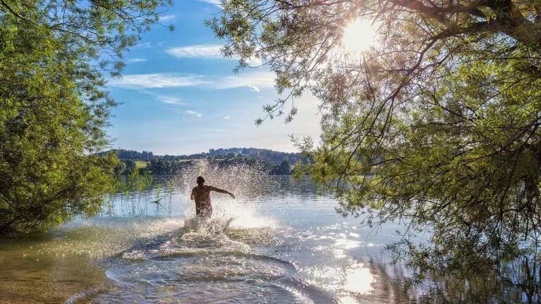 Strandcamping Waging Gast im Waginger See am Campingplatz in der Naehe vom Chiemsee bei Muenchen 768x432