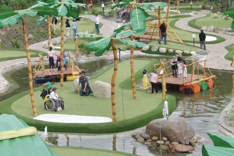 Suedsee Camp Abenteuer Minigolf auf dem Campingplatz 768x512