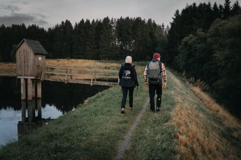 Wildwood Camping Harz Camping Waldweben Camper machen Spaziergaenge in der Umgebung des Campingplatzes dc8392bb 26ae 4c2a 96c7 9e7b00e2c8db 768x512