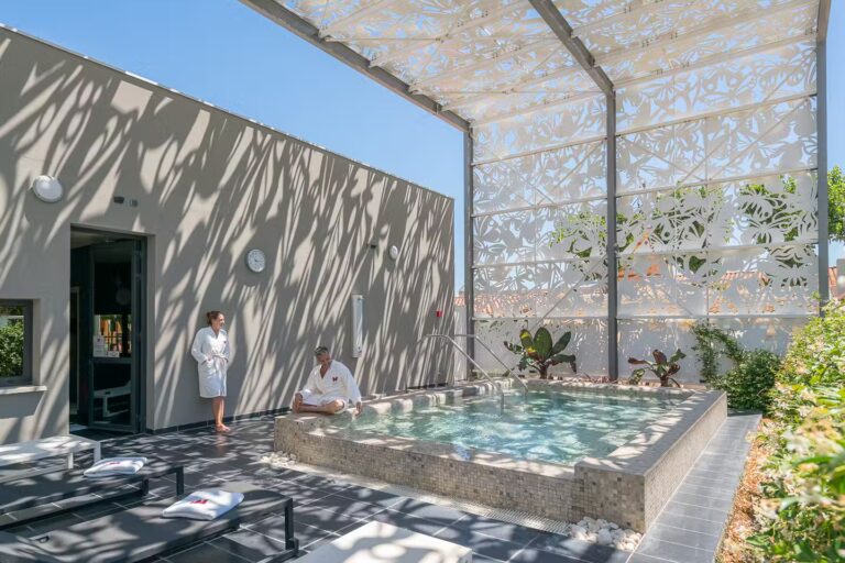 Yelloh Village Le Brasilia Jacuzzi auf dem Campingplatz 768x512