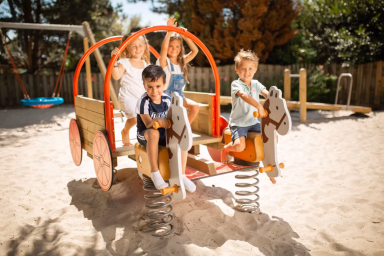 Attractiepark Slagharen Kinder auf dem Spielplatz 73a01f38 c193 4fd9 8933 de950c27a8f1 768x512