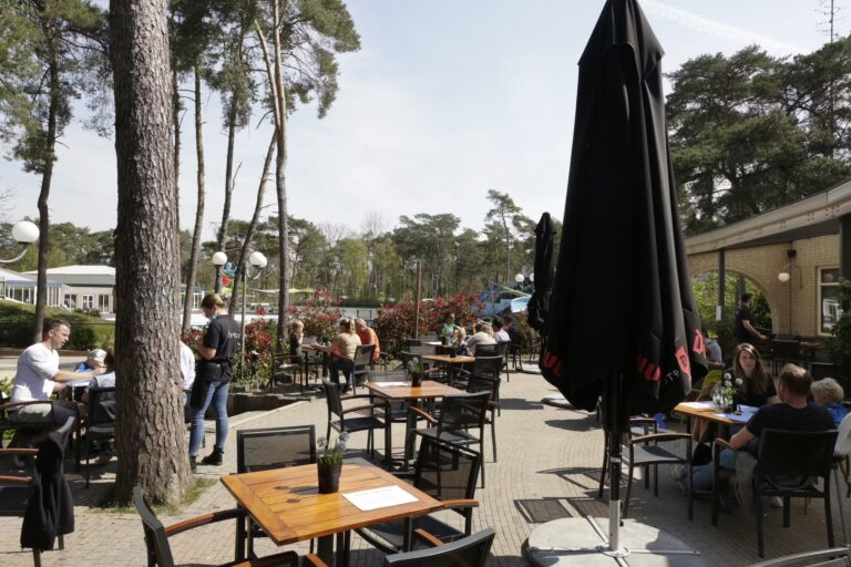 Camping De Paal Terrasse des Restaurants auf dem Campingplatz 491d63d5 d5f5 4f51 a13d c83133682fbf 768x512