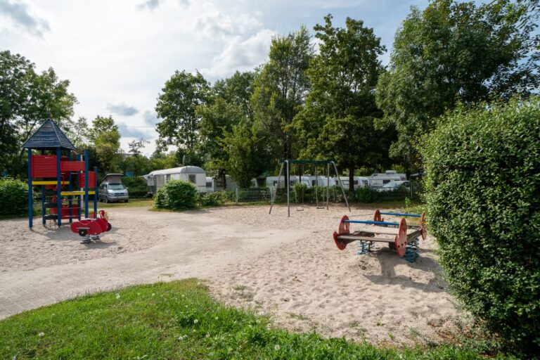 Campingplatz Cannstatter Wasen Spielplatz 768x512