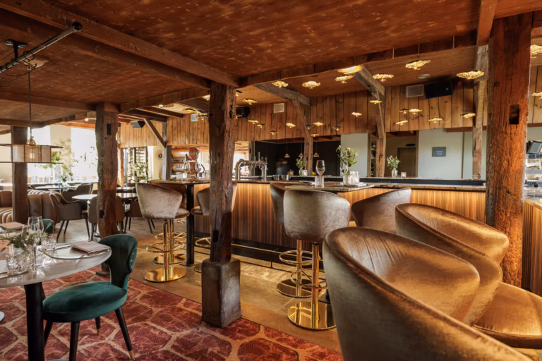 Vakantiepark De Twee Bruggen Innenansicht Bar Restaurant 365ea7fb c517 4872 be83 1bc67d965614 768x512
