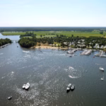 Vakantiepark Leukermeer Luftaufnahme vom Campingplatz mit Strand und Anlegestelle am Leukermeer 150x150