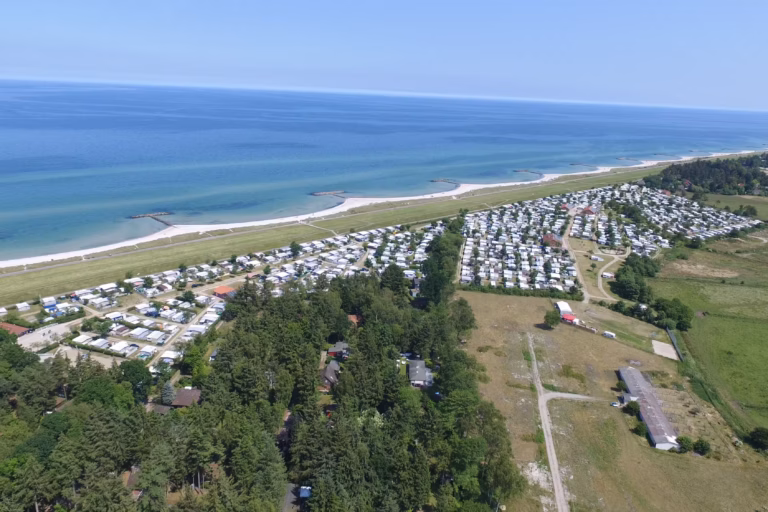 Campingplatz Heidkoppel Luftaufnahme vom Campingplatz mit Strand an der Ostsee 768x512