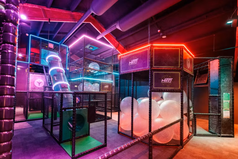 Vakantiepark Eiland van Maurik Indoor Kinderspielplatz auf dem Campingplatz d4e19c0b 5979 4c61 b7c5 7133a9784758 768x512