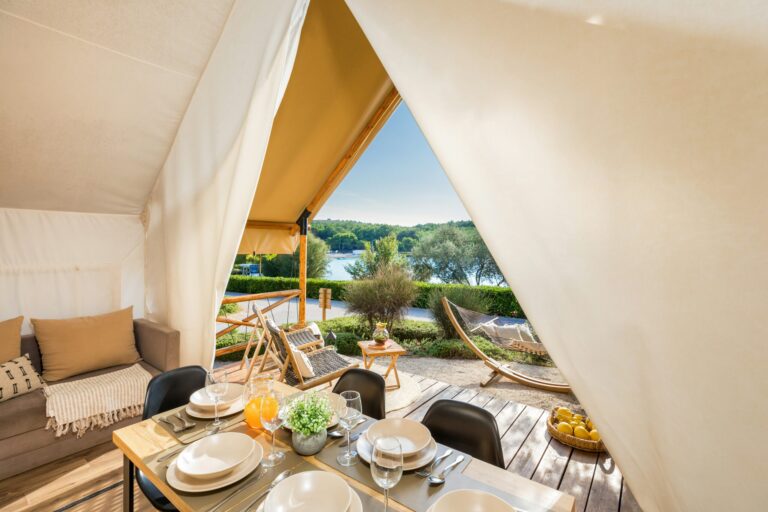 Arena One 99 Glamping - Bild 18