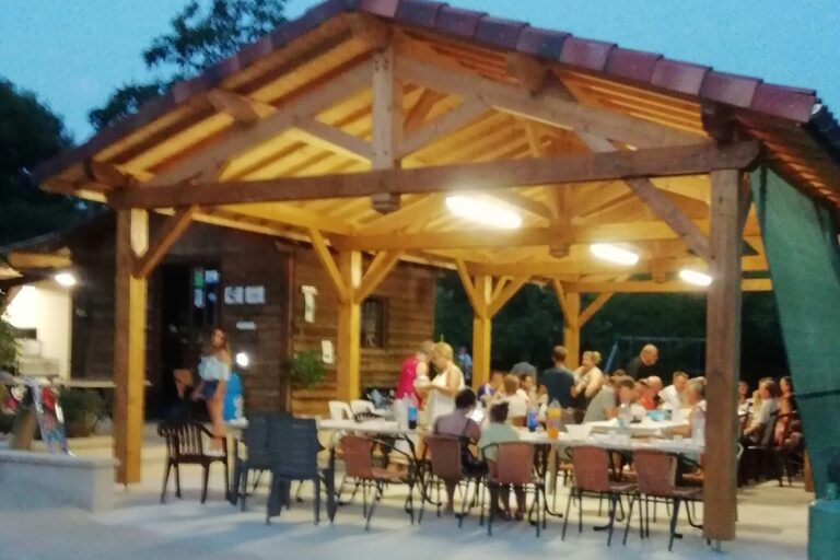 Camping À La Ferme Les Pierres Chaudes - Bild 5