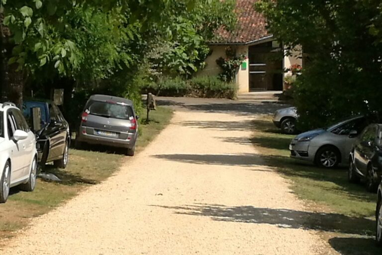 Camping À La Ferme Les Pierres Chaudes - Bild 6