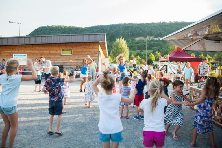 Camping Écologique La Roche D'ully - Bild 17