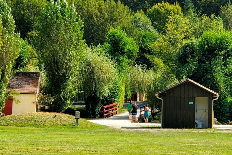 Camping Le Pont De Mazerat - Bild 2