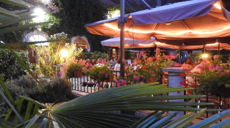 Château De Lacomté Country Club - Bild 4