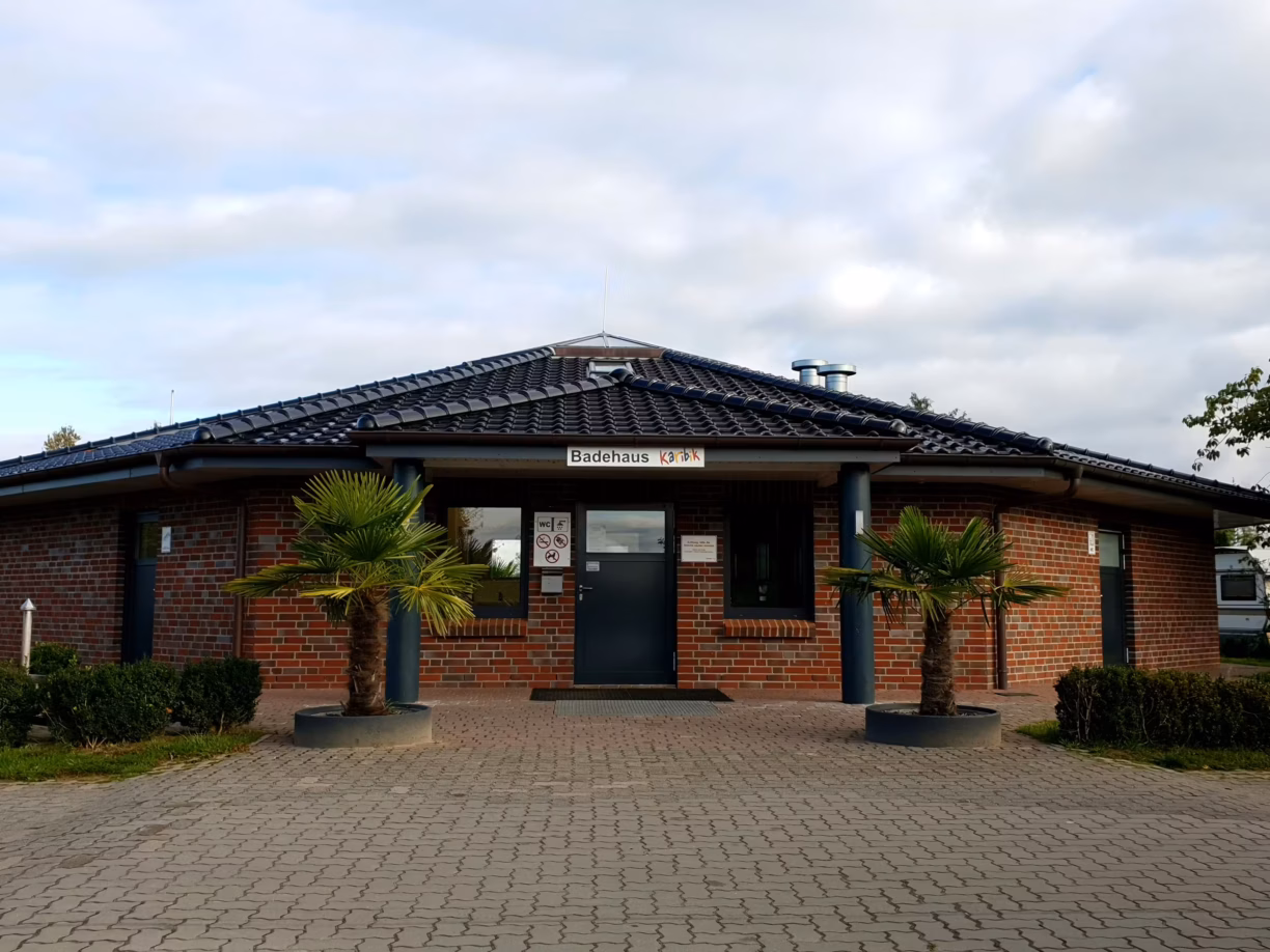 Familien Campingplatz Forellensee Badehaus 1224x918