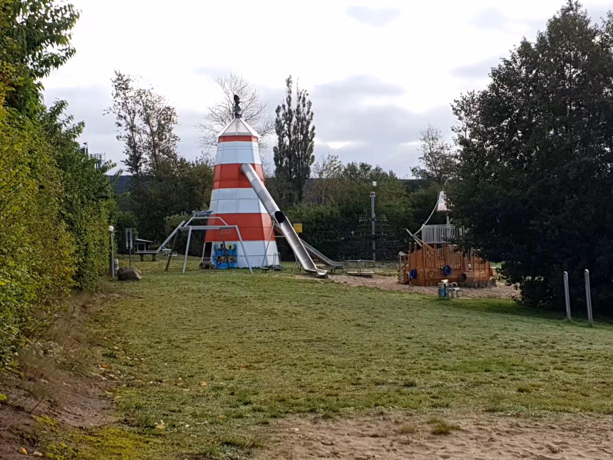 Familien Campingplatz Forellensee Leuchtturm 1224x918