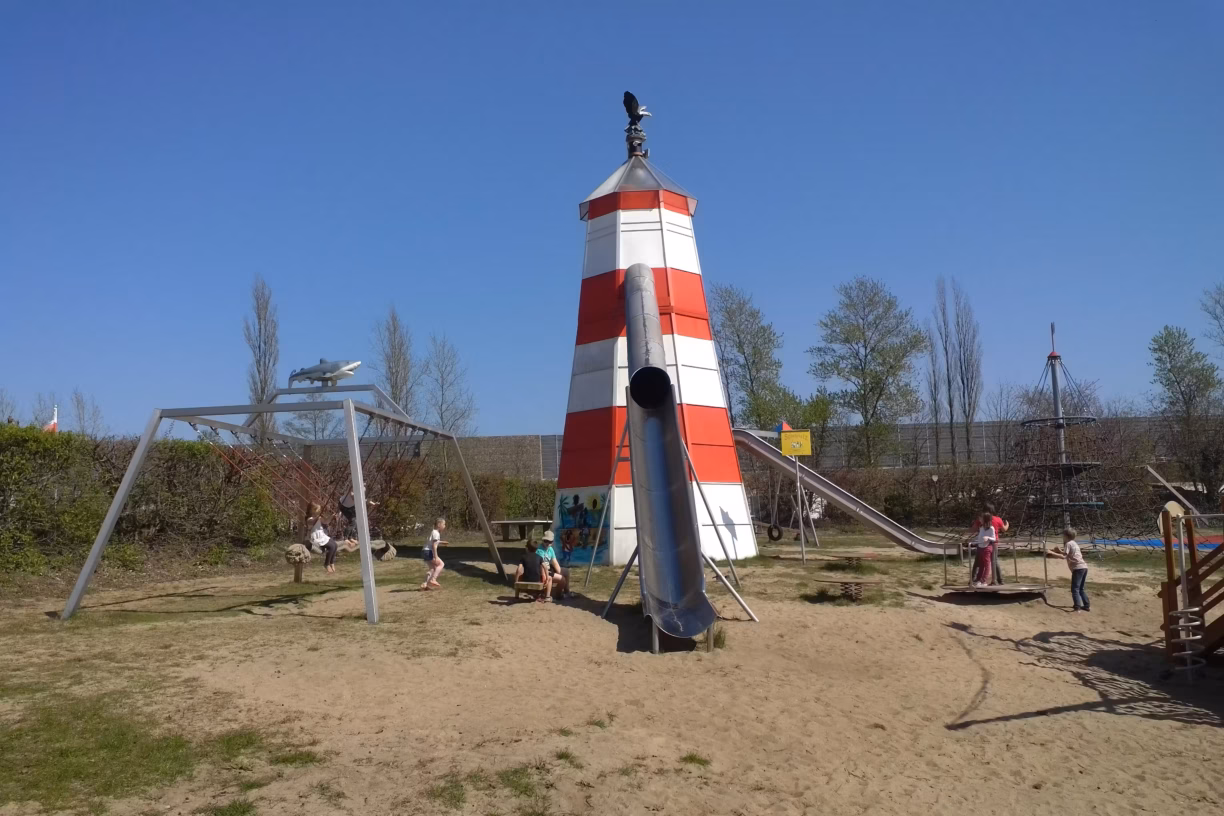 Familien Campingplatz Forellensee Rutsche auf dem Spielplatz vom Campingplatz 1224x816