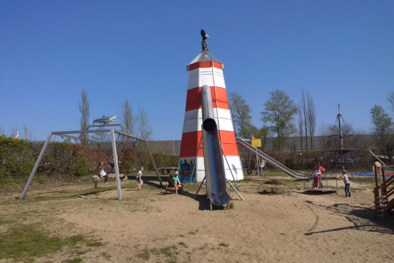 Familien Campingplatz Forellensee Rutsche auf dem Spielplatz vom Campingplatz 768x512
