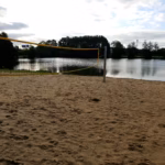 Familien Campingplatz Forellensee Volleyballfeld 150x150