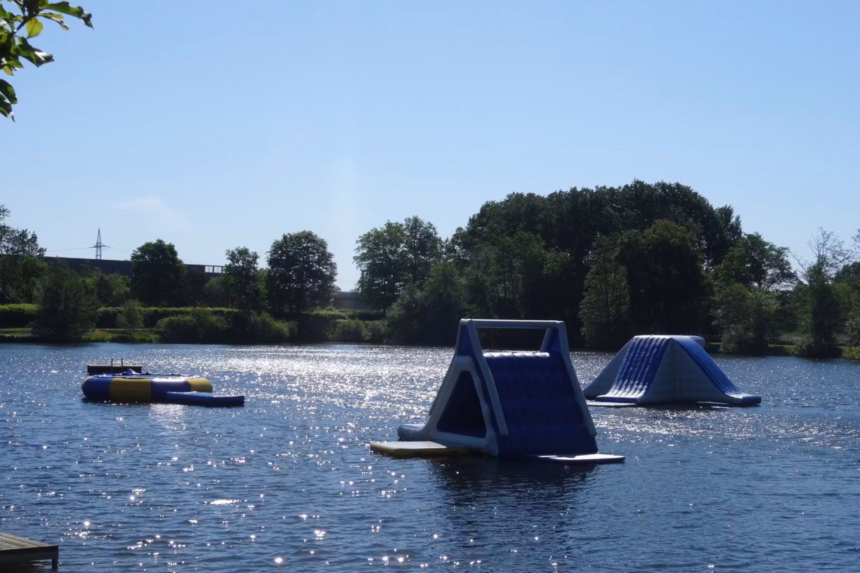 Familien Campingplatz Forellensee Wasserspielinseln auf dem See cddfd650 df68 4349 8e02 0d26ae89deb6 1224x816