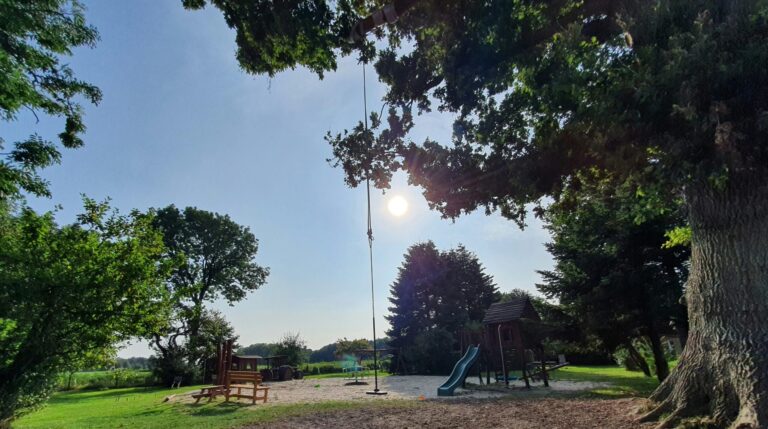 Höpkens Campingplatz & Ferienwohnungen - Bild 1