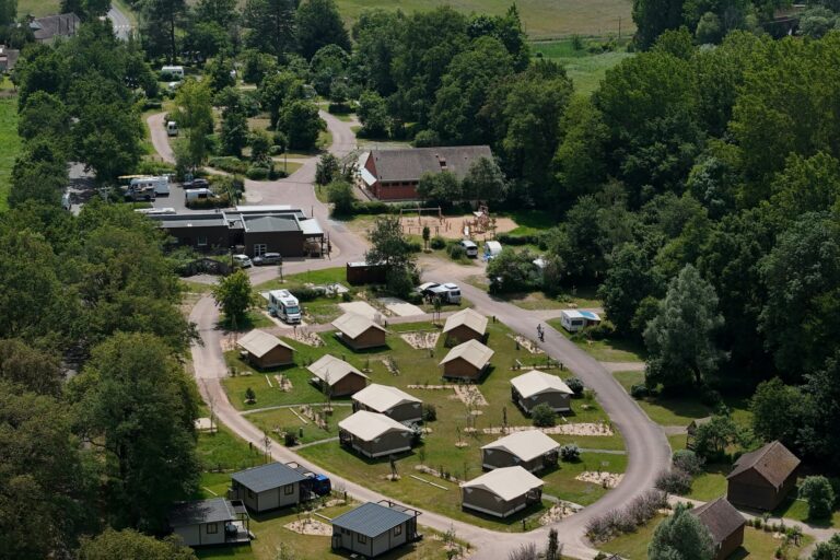 Onlycamp Le Pont Romain - Bild 14