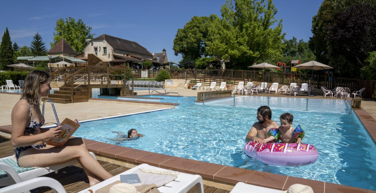 Romanée - Les Grottes De Roffy - Bild 2 Romanée - Les Grottes De Roffy - Bild 2