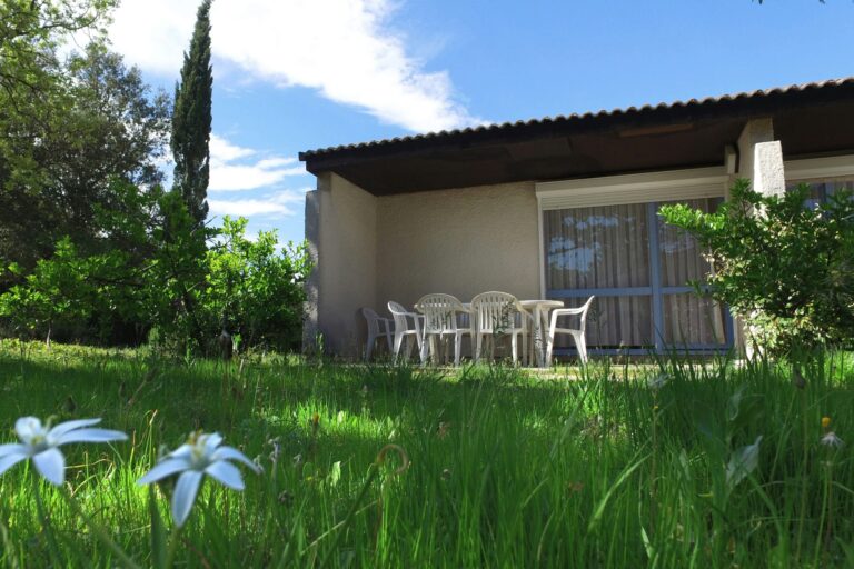 Vvf Méjannes-le-cap - Bild 1